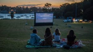 Cinema în aer liber street art și muzică live România
